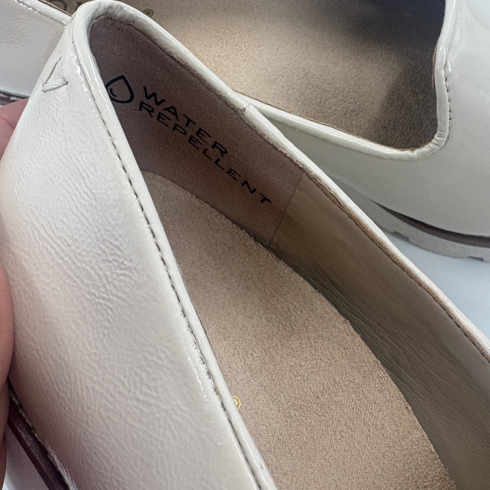 Vionic Women's Elegant Cream Flats - Picture 4 of 7